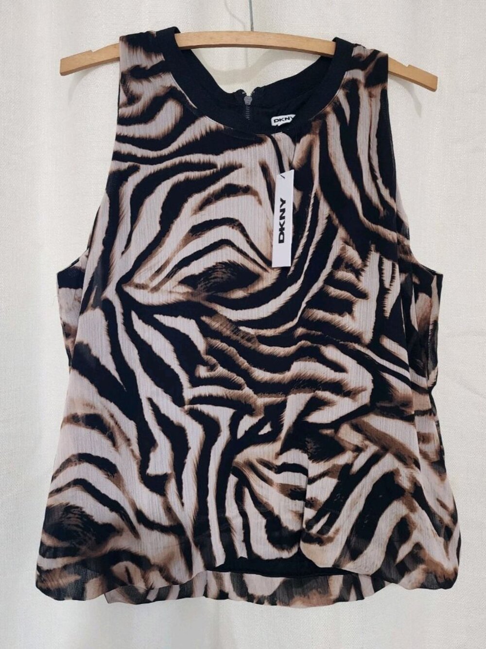 DKNY Women's Blouse Bubble Hem Sleeveless Chiffon Abstract Size XL NWT